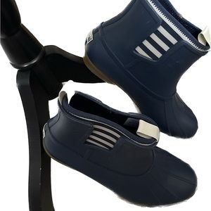 NAVY SPERRY ANKLE SLIP ON RAIN BOOT